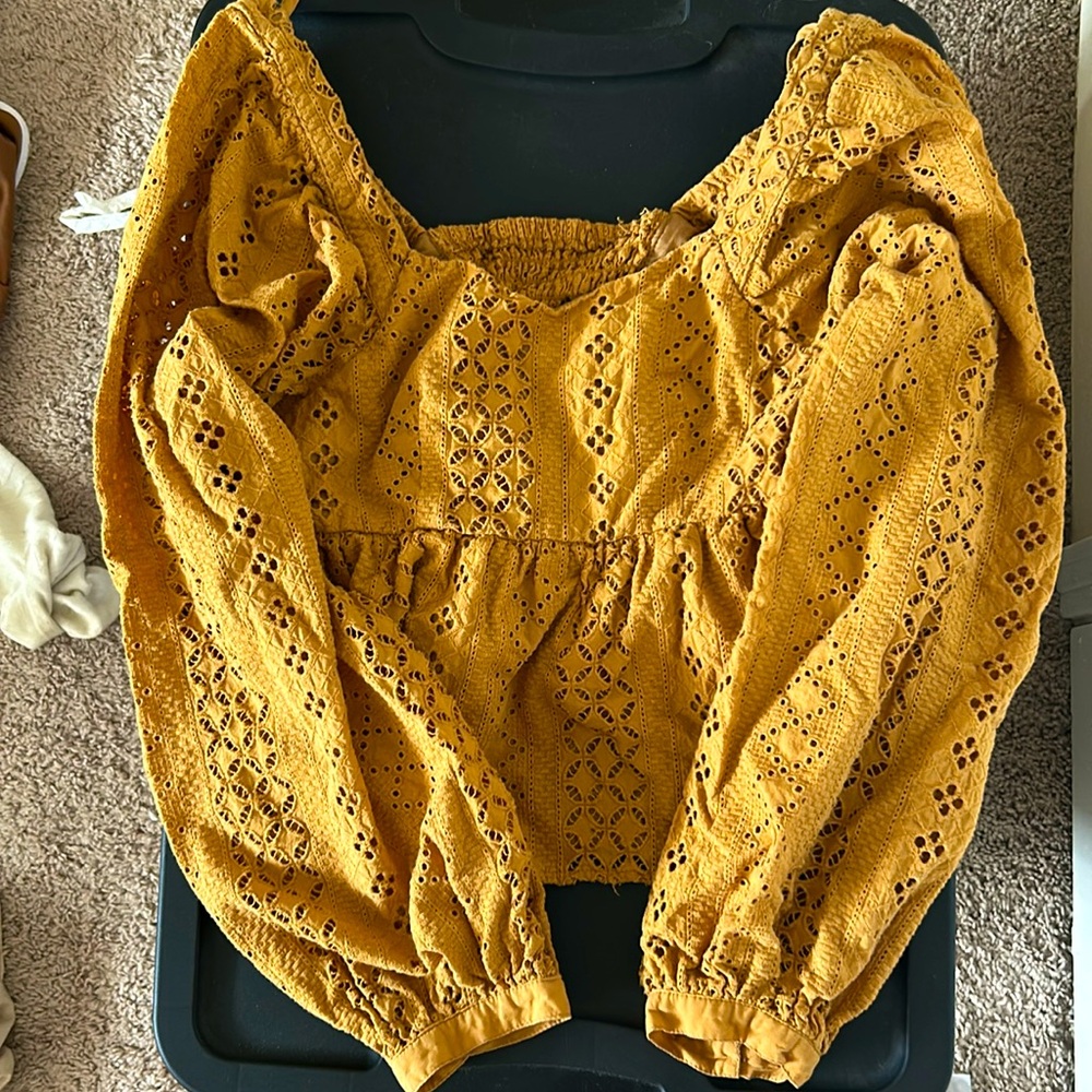 Balloon sleeves crochet top.100% new.